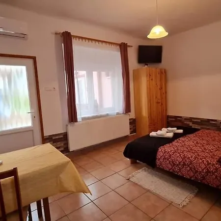 Pikolo Vendeglo Es Vendeghaz Баконьбель