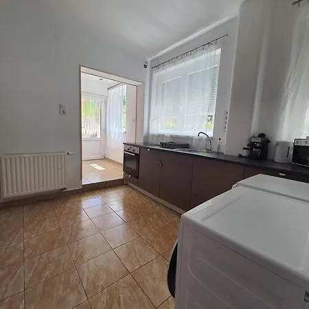 Pikolo Vendeglo Es Vendeghaz Гостевой дом Баконьбель