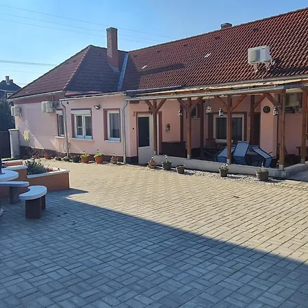 Pikolo Vendeglo Es Vendeghaz Гостевой дом