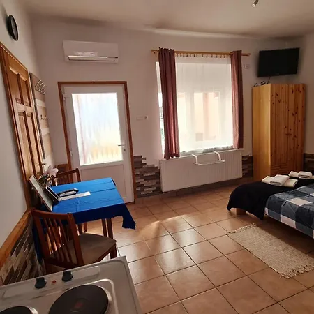 Pikolo Vendeglo Es Vendeghaz 3*