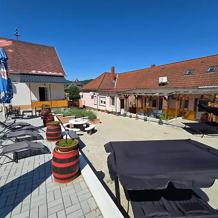 Pikolo Vendeglo Es Vendeghaz