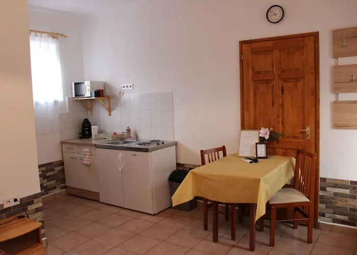 Pikoló Vendéglő és 3*